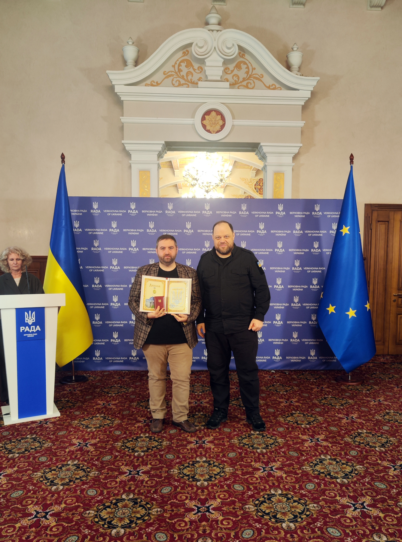 Вручення дипломів і нагрудних знаків